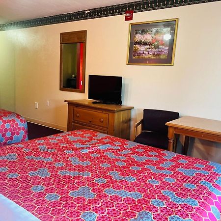 Villa Inn Motel Near Hwy 12 Wi Capital O Fort Atkinson Buitenkant foto