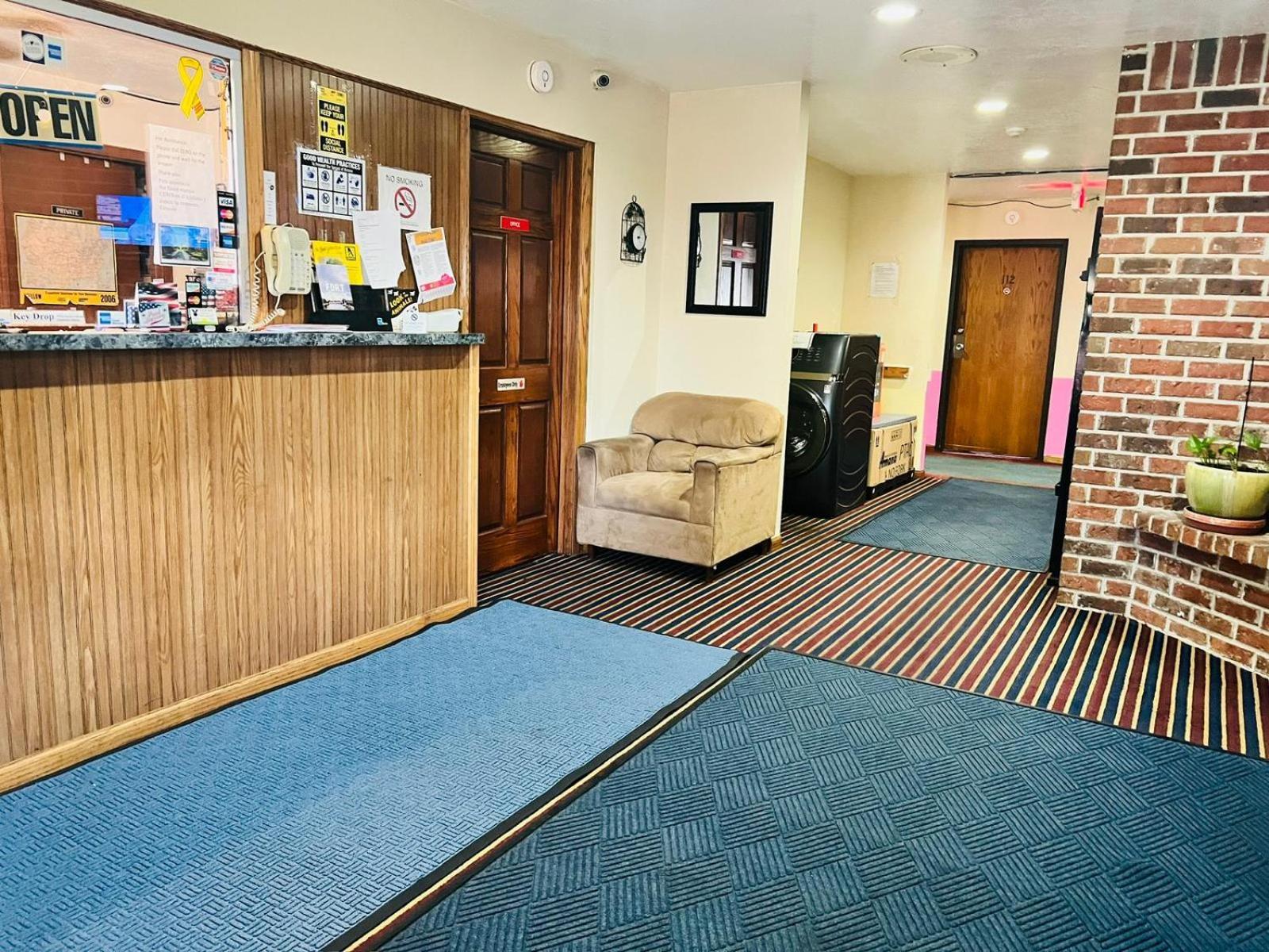Villa Inn Motel Near Hwy 12 Wi Capital O Fort Atkinson Buitenkant foto