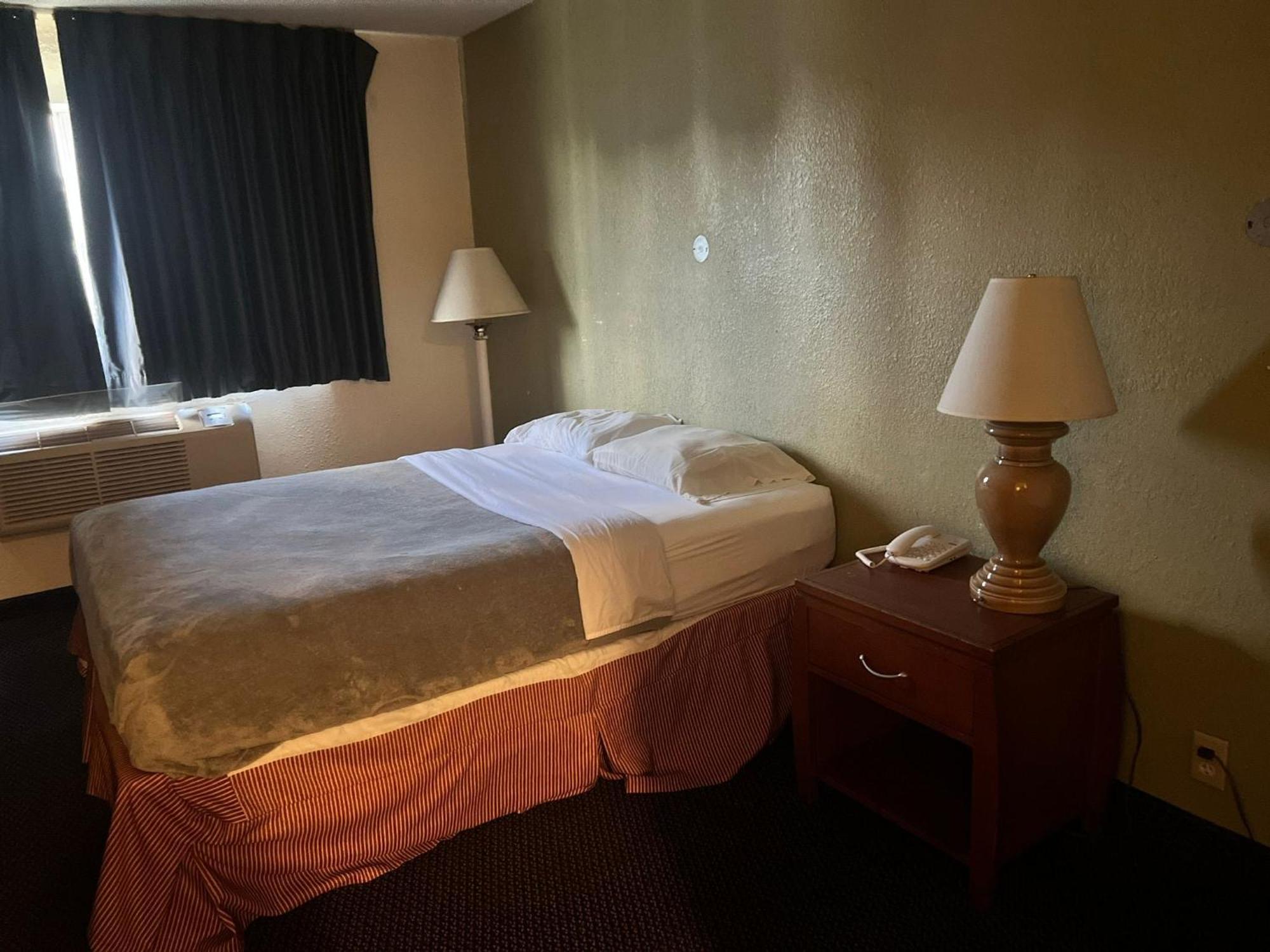 Villa Inn Motel Near Hwy 12 Wi Capital O Fort Atkinson Buitenkant foto